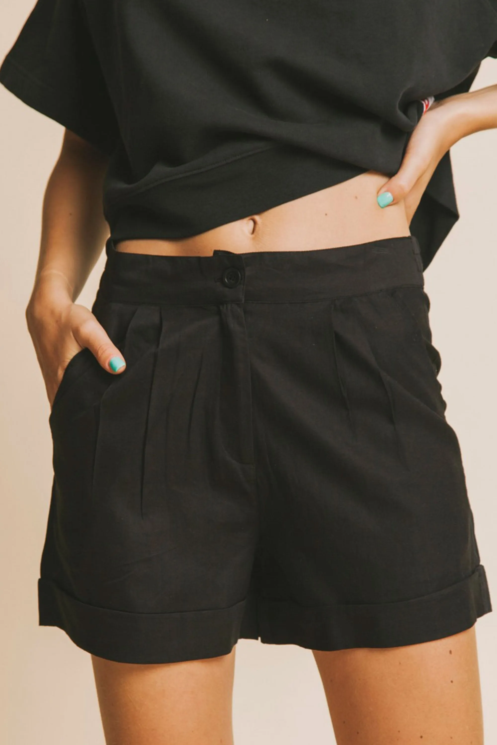 black mamma short