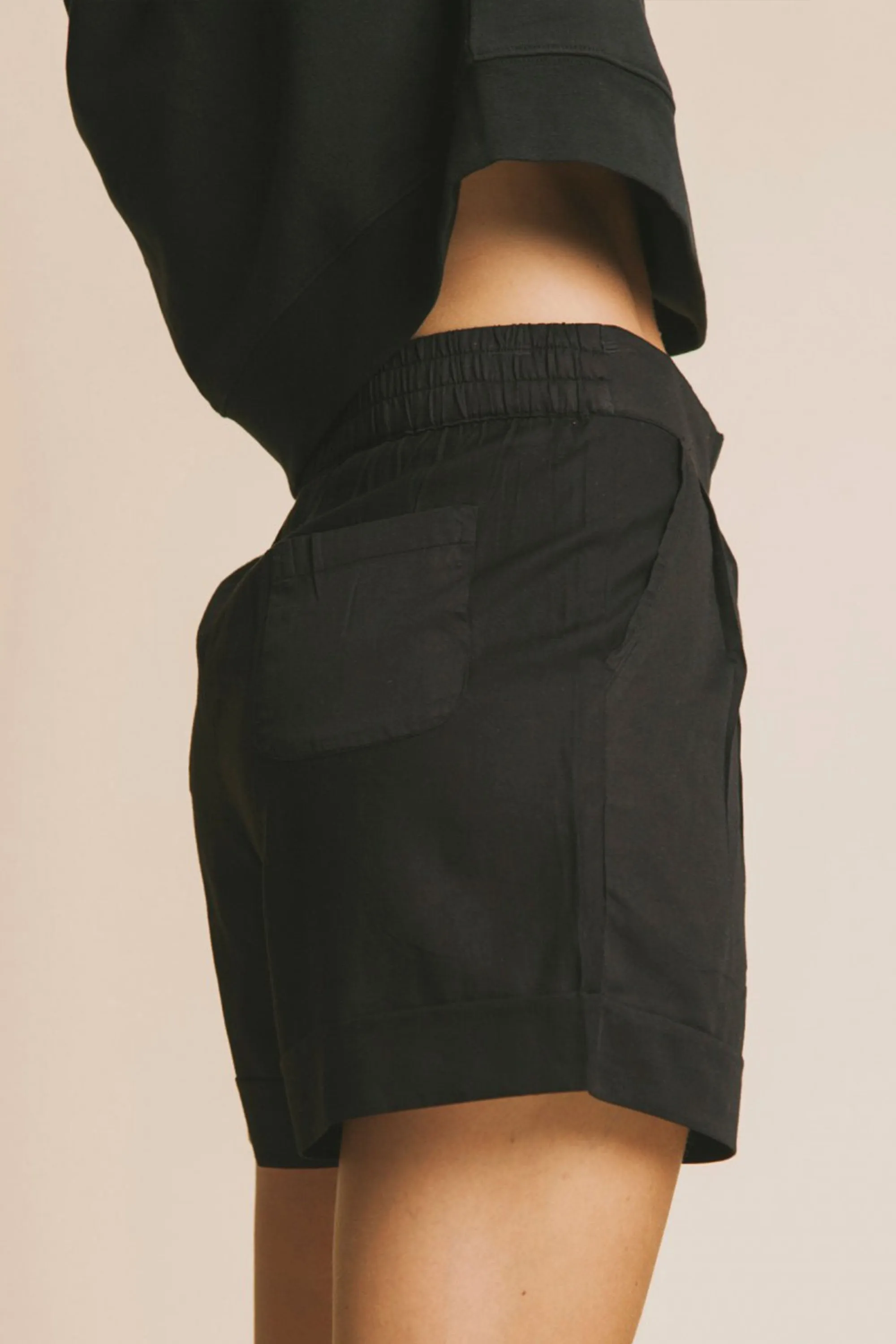 black mamma short