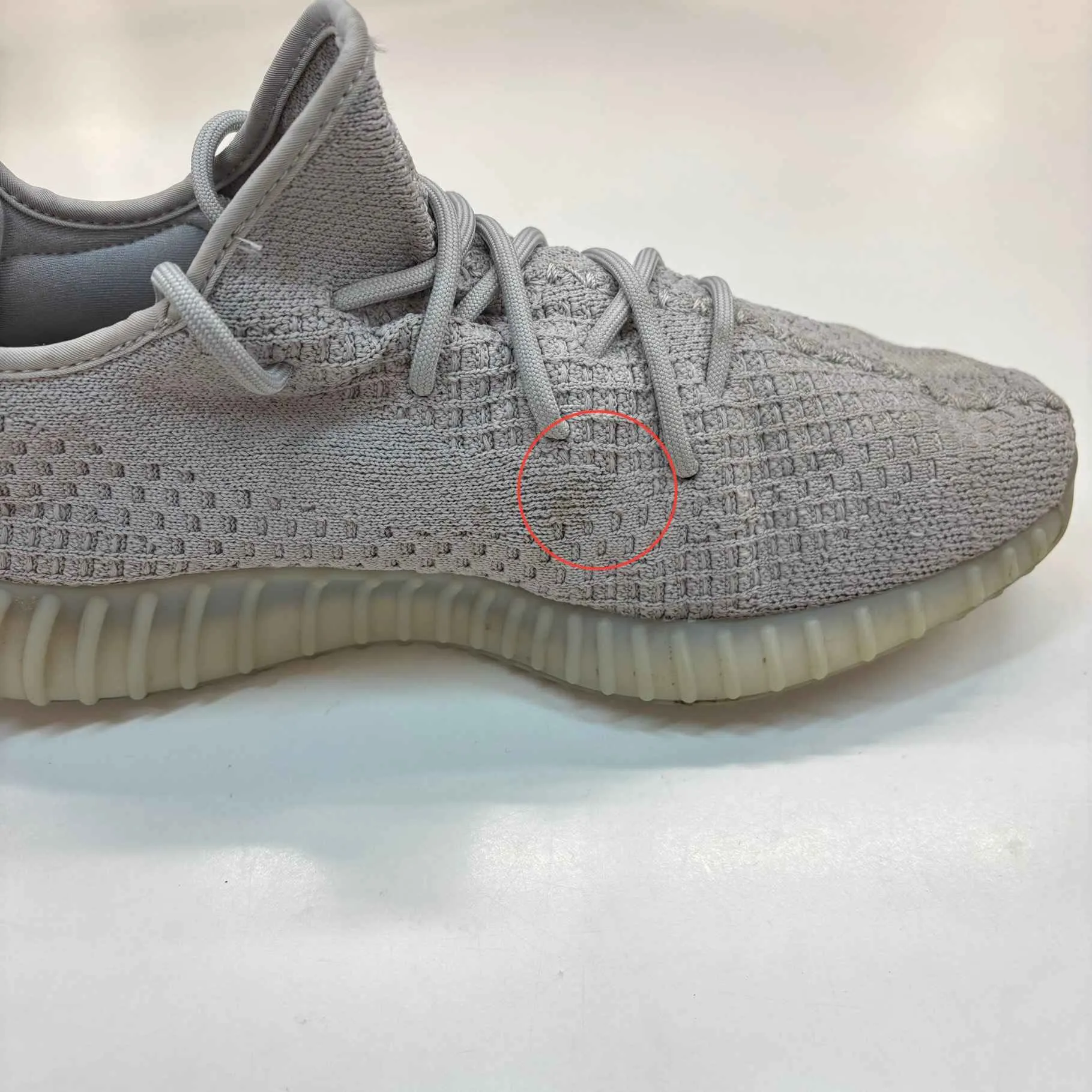 Men's 350 V2 Low Trainers Grey Size EU 44 / UK 10