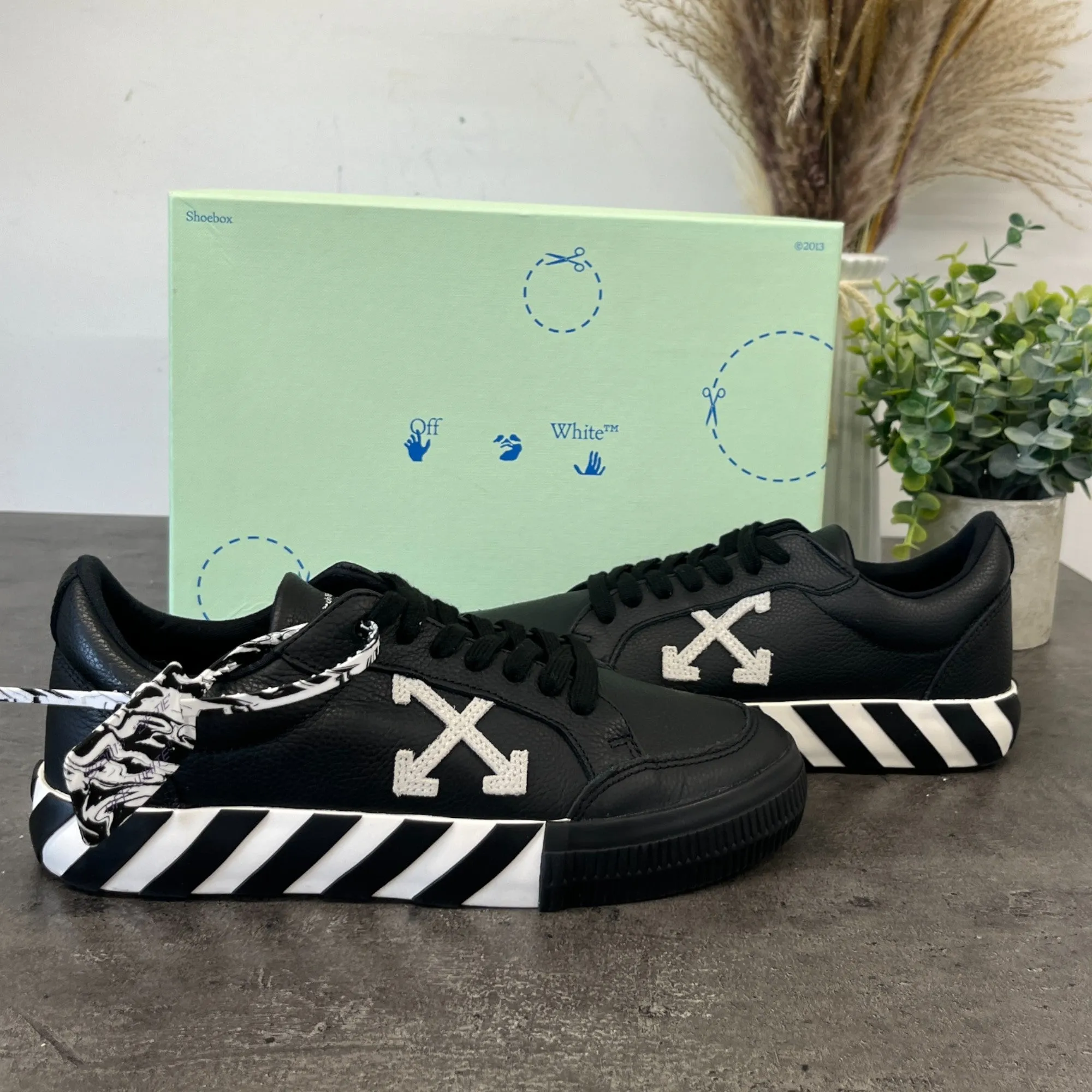 Men's Low Vulcanized Low Trainers Black Size EU 39 / UK 5