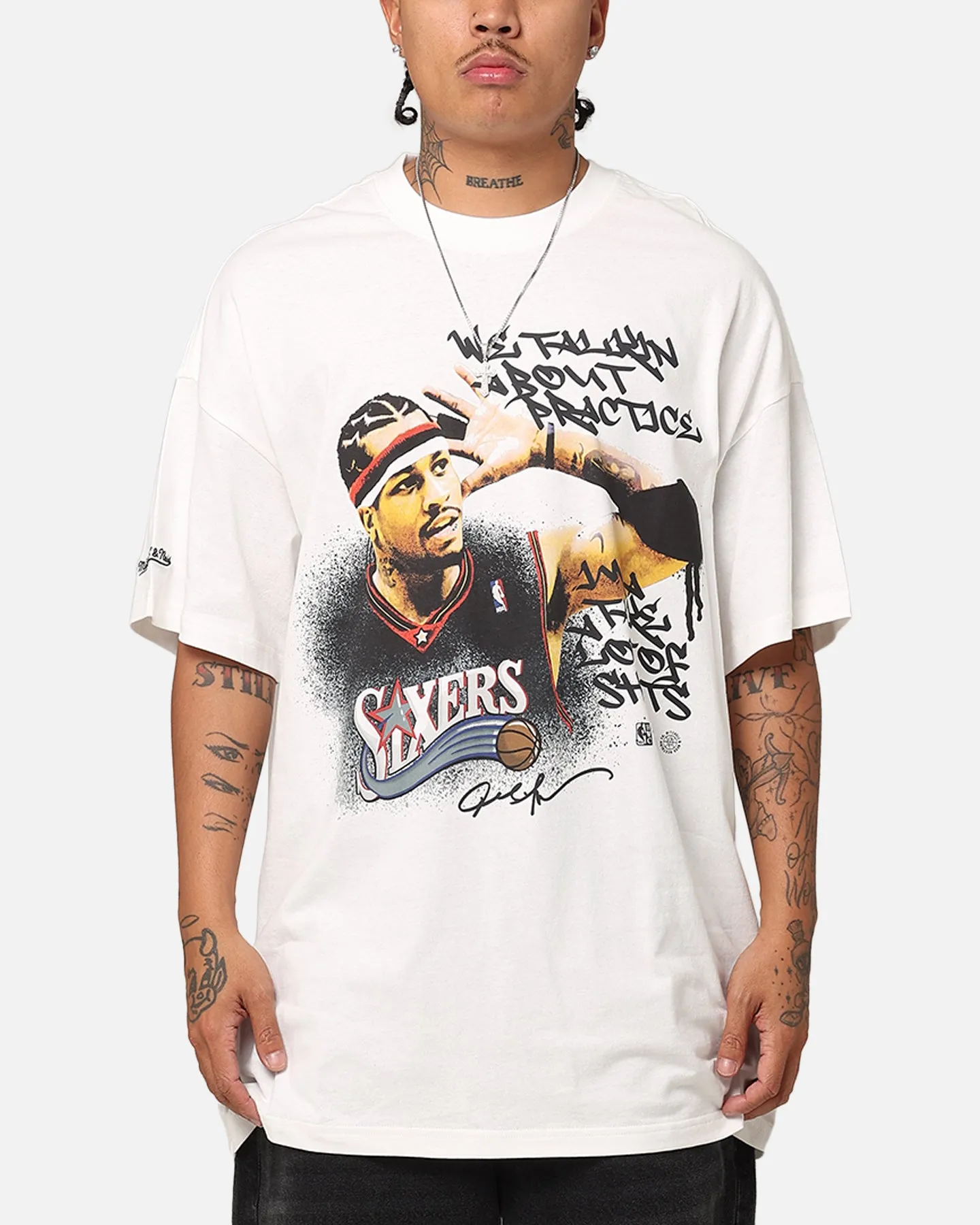 Mitchell & Ness Philadelphia 76ers Allen Iverson We Talkin T-Shirt Vintage White