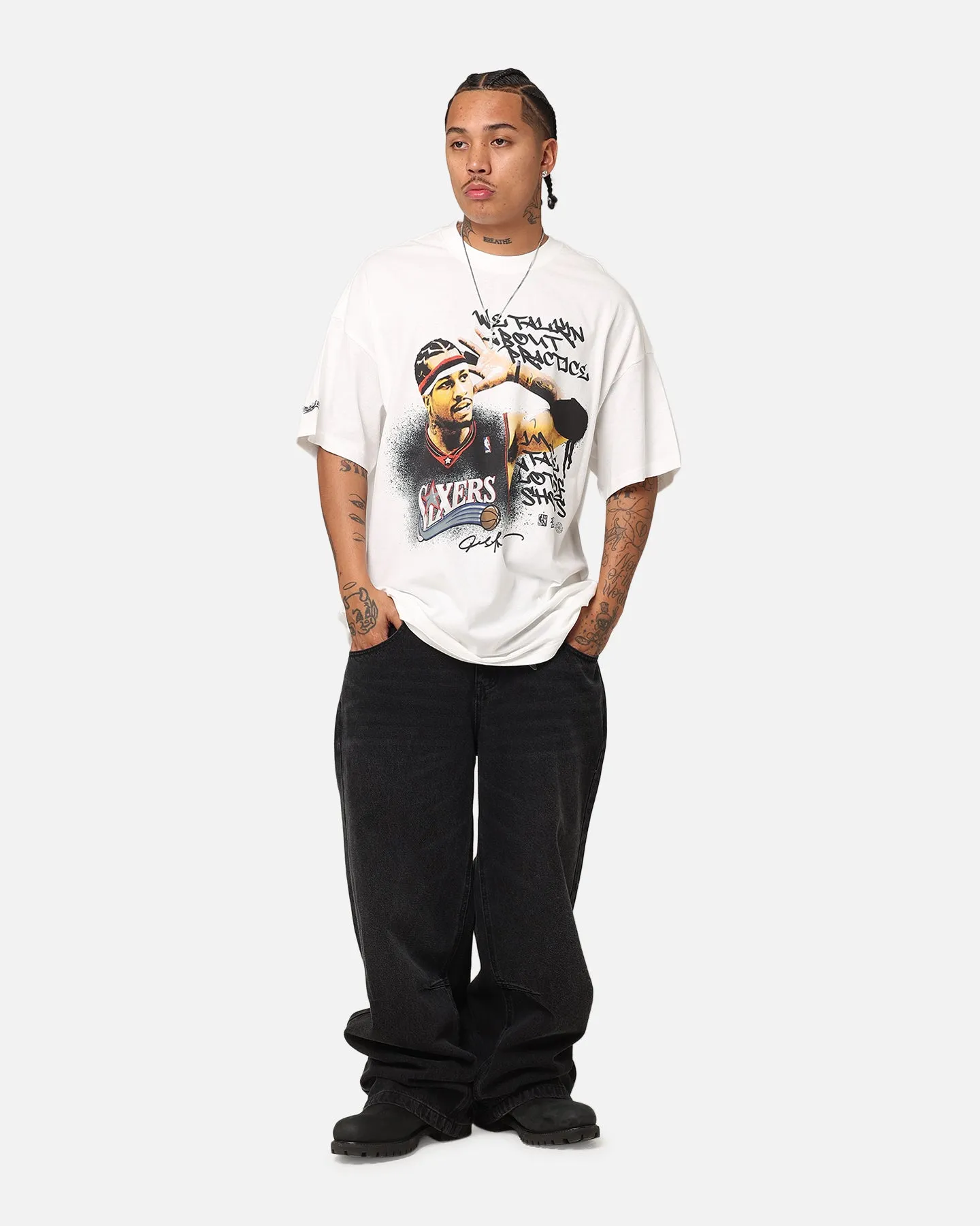 Mitchell & Ness Philadelphia 76ers Allen Iverson We Talkin T-Shirt Vintage White