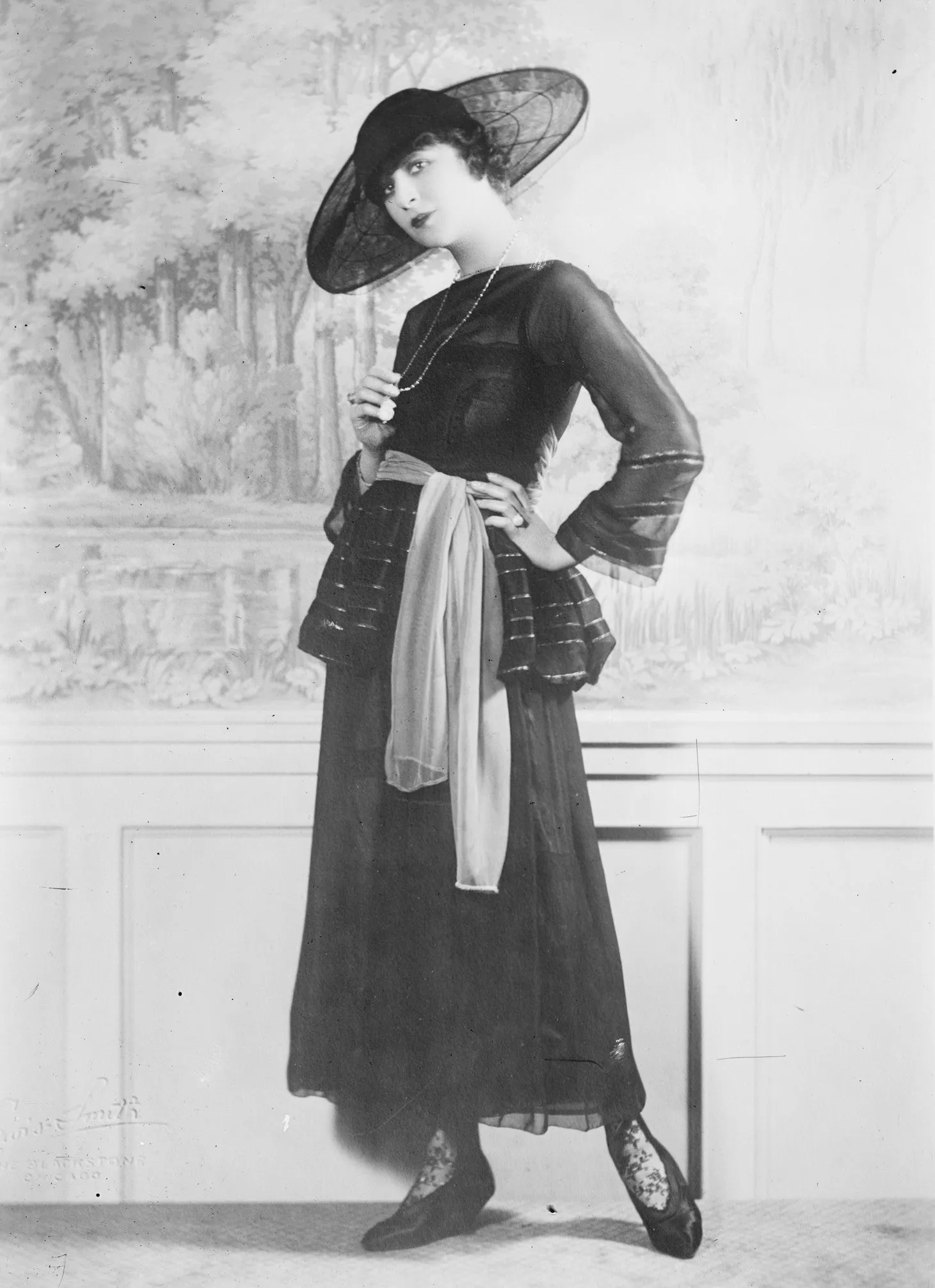 "FANNY BRICE": Edwardian Funny Girl, 60s Streisand & Irene Sharaff combo inspires this eclectic vintage fan