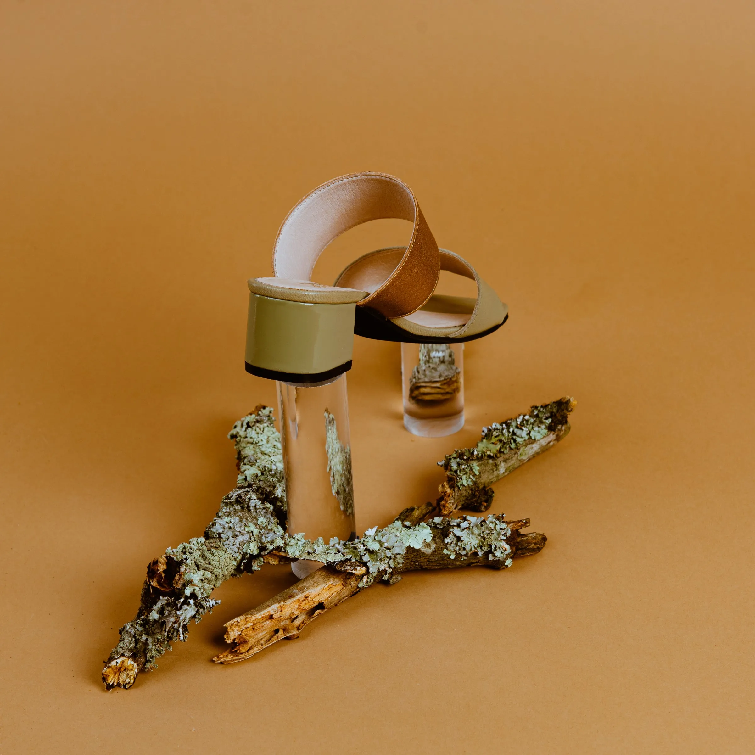 SEA GRASS Green & Gold Sandals
