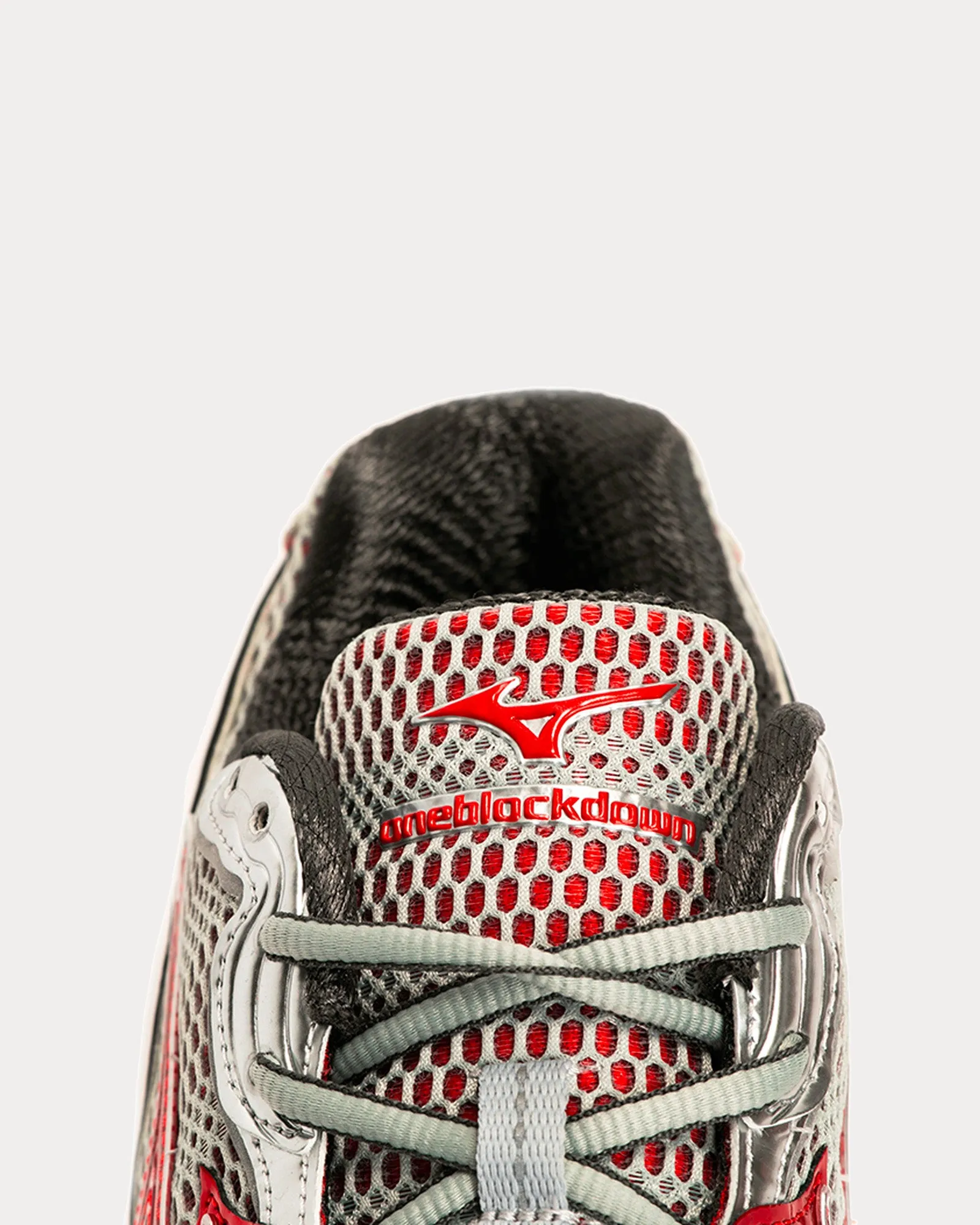 Wave Rider 10 'Onyx' Red / White Low Top Sneakers